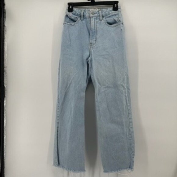 Abercrombie & Fitch 90s Relaxed High Rise Curve Love Jeans Size 26 Light Wash - Picture 2 of 10